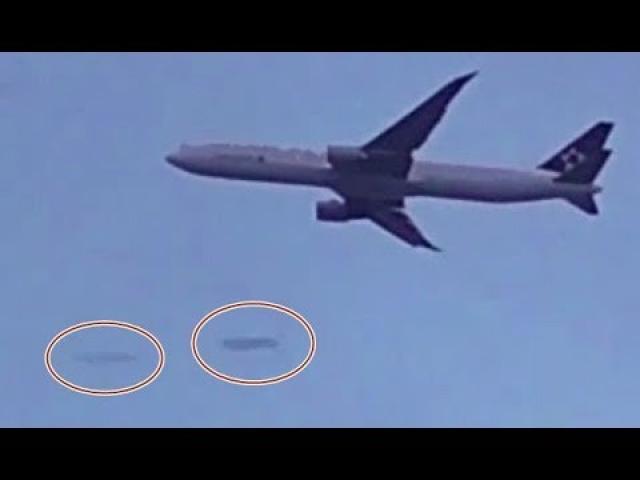 2 long Cigar Shaped UFOs flying at extreme speed by Plane over london, UK