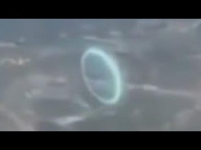 UFOs Opening A Portal To Another Dimension In The Sky Over Canada