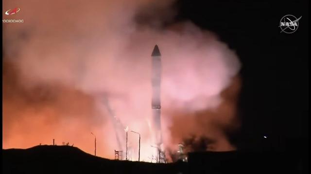 Blastoff! Progress 79 cargo spacecraft launches to space station