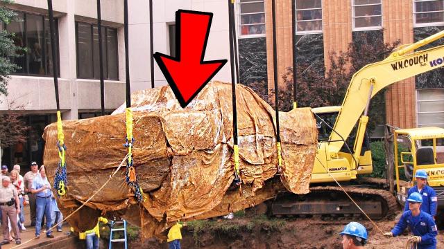 A Car That Was Sealed Underground For Fifty Years Was Finally Lid Off