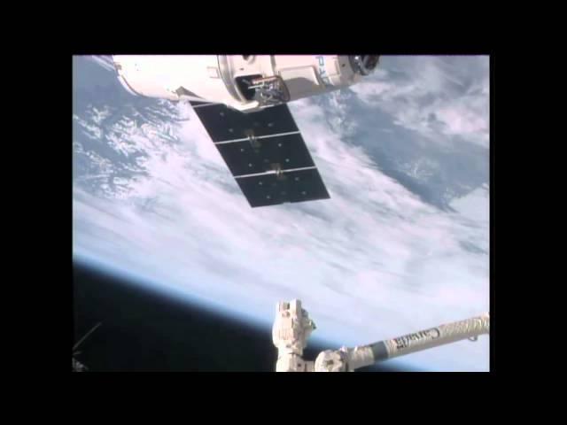 SpaceX Dragon Captured And Docked To Space Station | Video