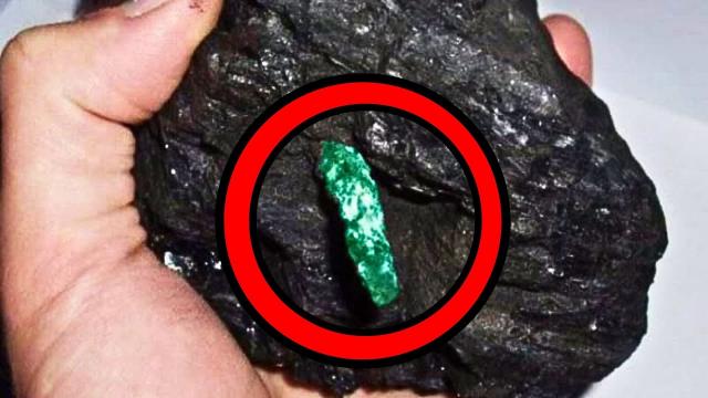 Geologist Finds Ancient Ring Inside Rock   When Jeweler Sees It, He Says, ''You Shouldn't Have This'