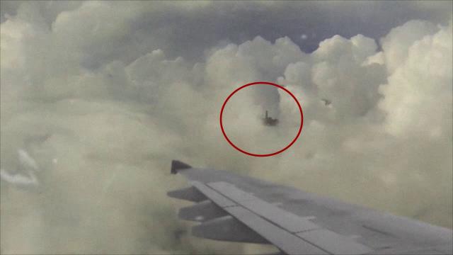 UFO Spaceship Captured From Passenger Plane | Passenger Records UFO Video From Plane | UFO Sightings