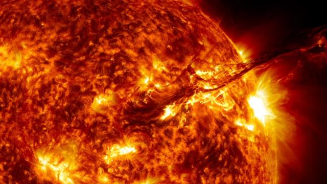 Solar 'Yule Log' for the Holidays! Warm up to amazing Sun views from a NASA spacecraft