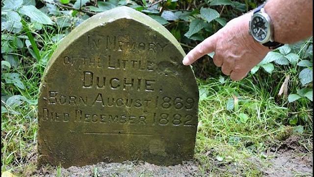 I Finds A 130-Year-Old Tombstone In The Woods, I Cleaned It And Finds An Adorable Message On It