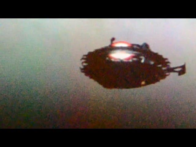 UFO Sightings Alien Greys Inside [Hostile] Flying Saucer? 2015 Enhanced Footage!