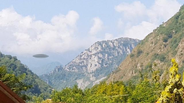 Strange UFO caught on camera in the mountains of SWITZERLAND !!! Aug 2018