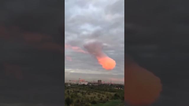 Glowing fist-shaped cloud filmed over Croatia #shorts #subscribe