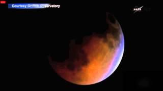 Moon Turns Blood Red - Lunar Eclipse Time-Lapse Video