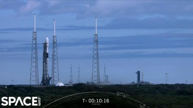 Rare sight: Two SpaceX rockets on launchpads at same time in Florida