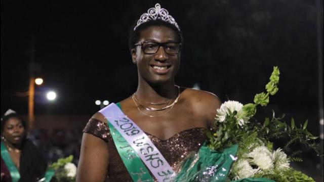 Homecoming King Takes Off His Crown When He Finds Out Who Is Named Queen