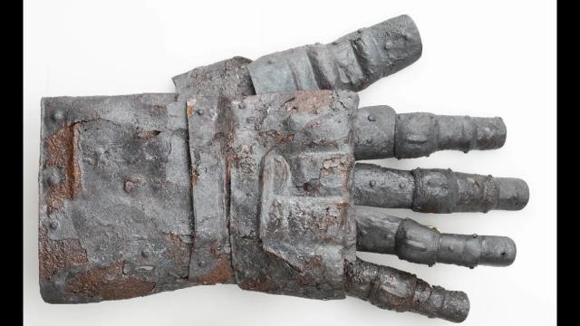 Archaeologists find intact medieval gauntlet