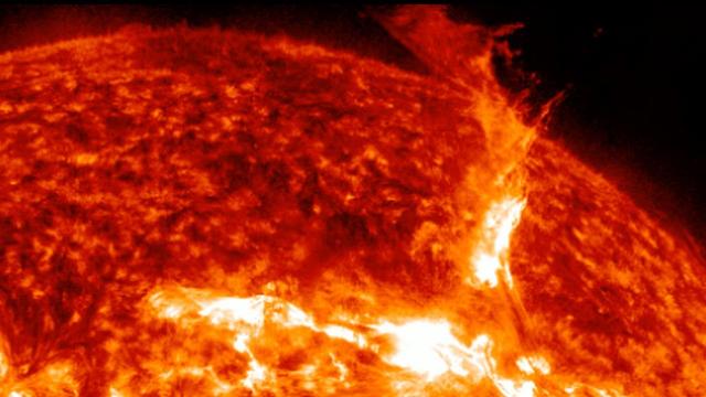 Big filament eruption on sun triggers long duration flare - See it in 4K