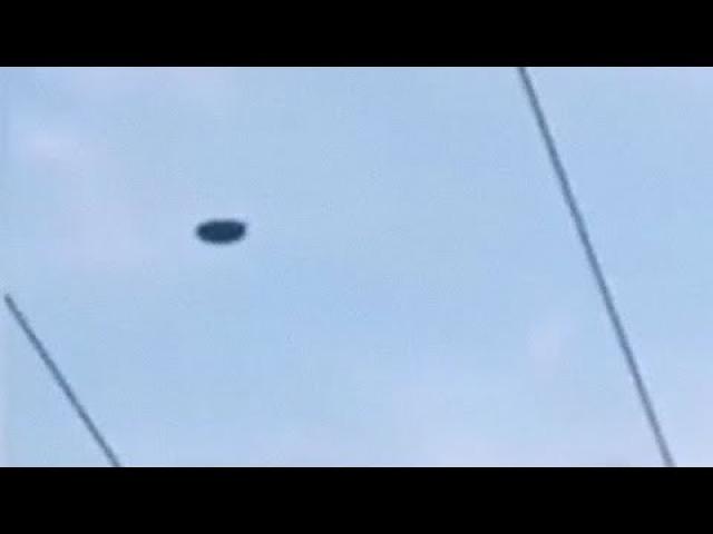 Fast moving Disc-shaped UFO / UAP Filmed in the US ????