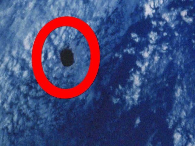 5 Mile Wide Flying Saucer Mothership Over Earth? Ancient Alien Monument On Mars? UFO Sightings
