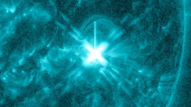 Sun blasts powerful M7.4-class flare! See sun observatory views