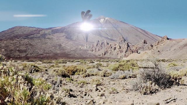 ???? Driver Stunned by Strange UFO Taking Off in the Mojave Desert (CGI)