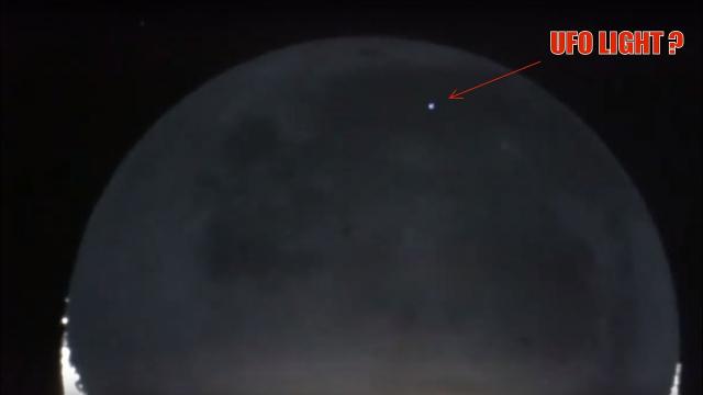 Live Moon Dec 30, 2019 - Light UFO ?  (26'34")