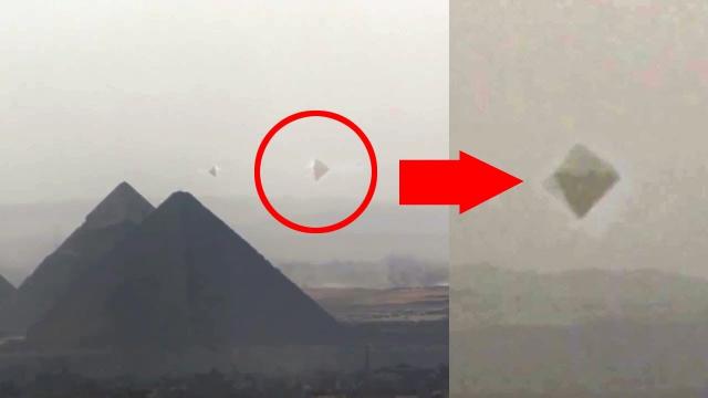 Unbelievable UFO Sighting | Triangle shaped UFO Caught on camera Near Giza Pyramid