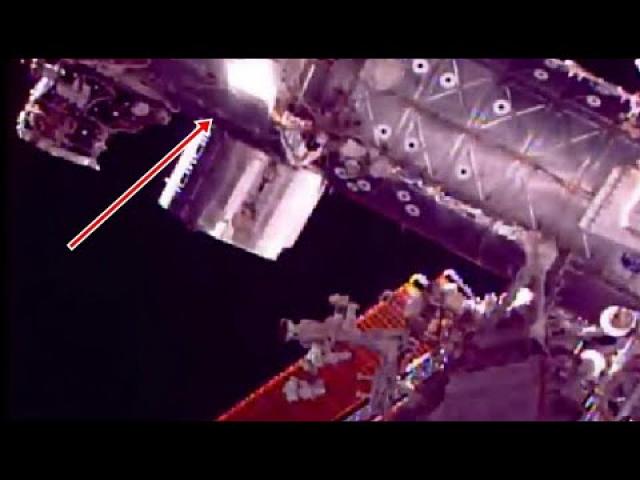 UFO lights up the International Space Station