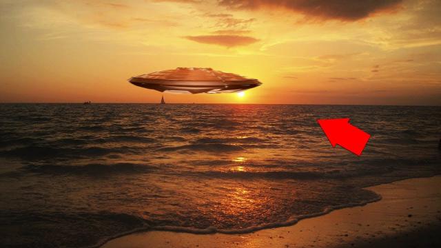 Huge UFO Hovering In The Sky Over Mexico!! UFO Sightings 2018