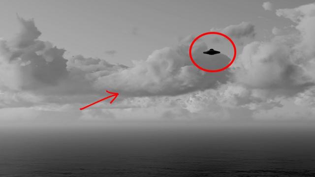 UFO In-between Huge Clouds Spotted!! UFO Videos 2018