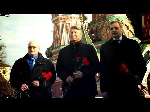 Expedition 43 Crew Visits Red Square