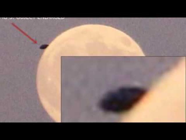 Photographer Caught Huge Black UFO Flying Towards the Moon