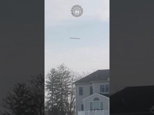 LONG CIGAR SHAPED UFO SPOTTED IN PENNSYLVANIA, USA, April 2023 ???? #shorts