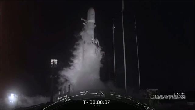 Blastoff! SpaceX Falcon Heavy Launches 24 Satellites