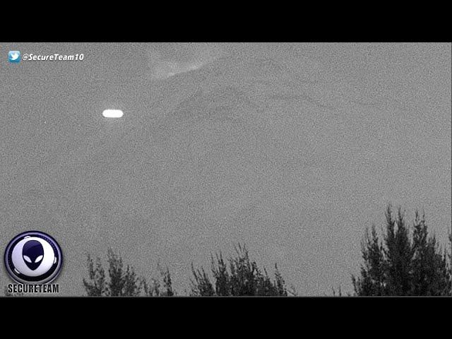 Glowing UFO Flies Near Mexican Volcano On Christmas Day 1/2/2016