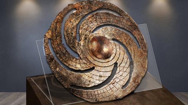 Mysterious 2,000-Year-Old Disco Colgante - Unknown High-Tech Device
