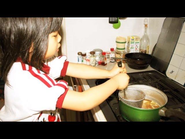 Little Girl Wakes Up At 6 AM Every Day To Make Soup For The Most Heartbreaking Reason