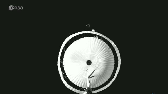 Watch an ExoMars high-altitude parachute test in slow-mo
