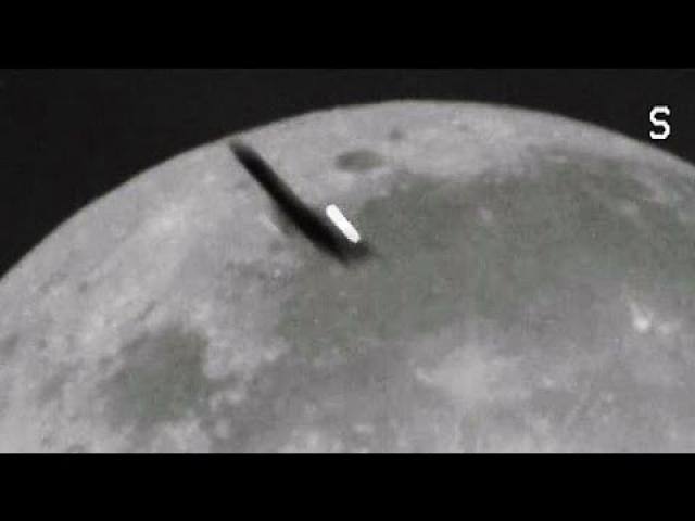 Remarkable footage has emerged of a UFO flying close to the moon