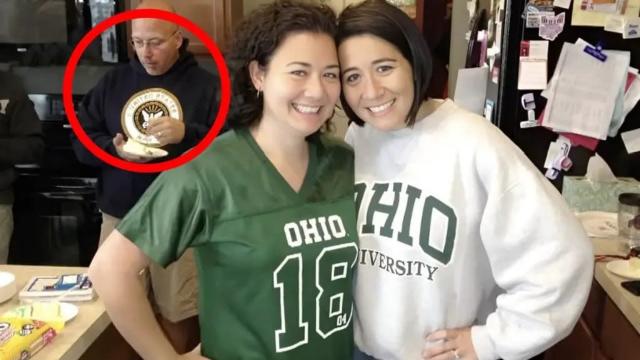 Sisters Take Photo At Family Event – Turn Pale When They See This Man Behind Them