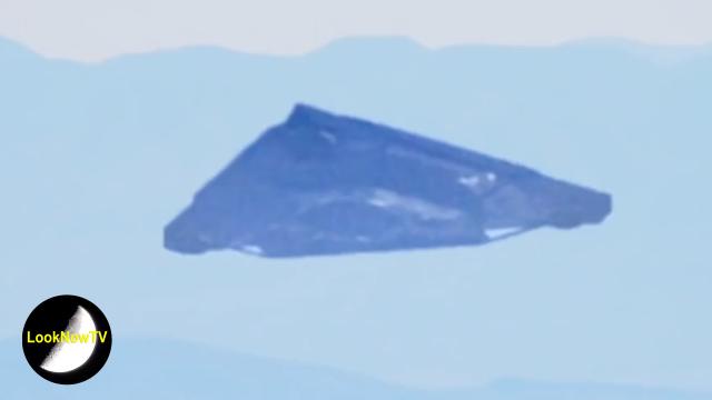UFO Crash Site In Google Maps? SECRET Triangle UFOs Uncovered! June 2016