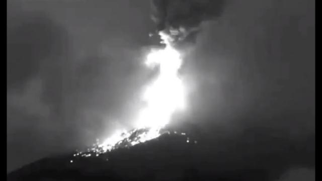 Los Angeles 3.8 Earthquake. Big Popocatepetl Volcano Eruption & Comet Atlas Crosses Earth's orbit