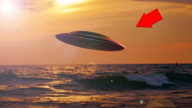 Mysterious Bright UFO Lights in Formation over Lake Michigan