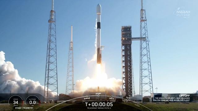 Blastoff! SpaceX launches Merah Putih 2 communications satellite, nails landing