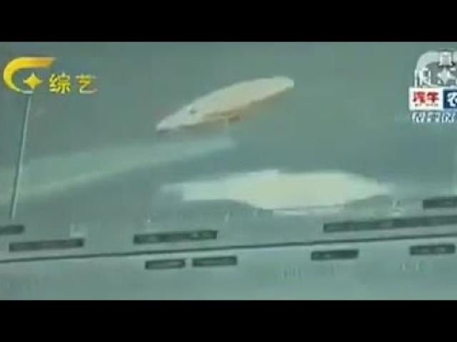 This is the Trending Chinese UFO Video