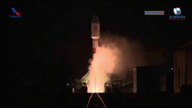 Blastoff! 34 OneWeb satellites launch atop Soyuz rocket
