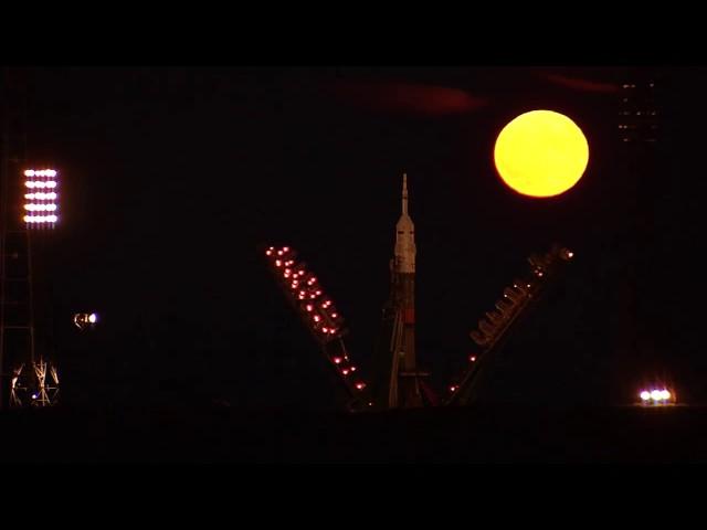 Supermoon and the Soyuz - Awesome Time-Lapse Captured At Baikonur Cosmodrome | Video