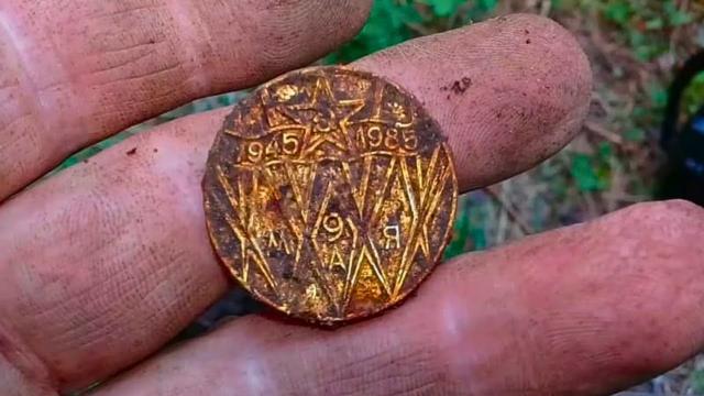 Man Finds Special Coin In His Garden - When Expert Sees It, He Says, "This Can't Be True"