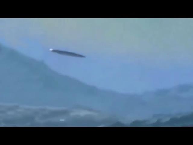 Disc UFO Filmed by Airplane Passenger ! ????