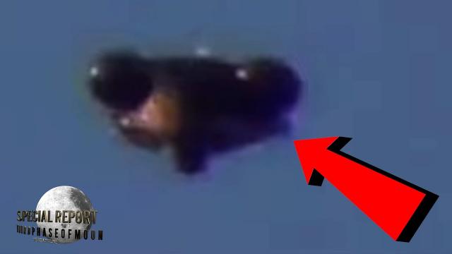 Worldwide WILD UFO Sightings Has Everybody On Alert To Look Up! 2022