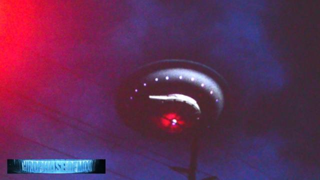 AWESTRUCK! MASSIVE FLYING SAUCER! HOLOGRAPHIC PROJECTION!!? Share This Before Its SHUT DOWN! 2016
