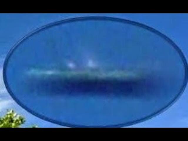 Strange UFO Seen and Caught on Dashcam