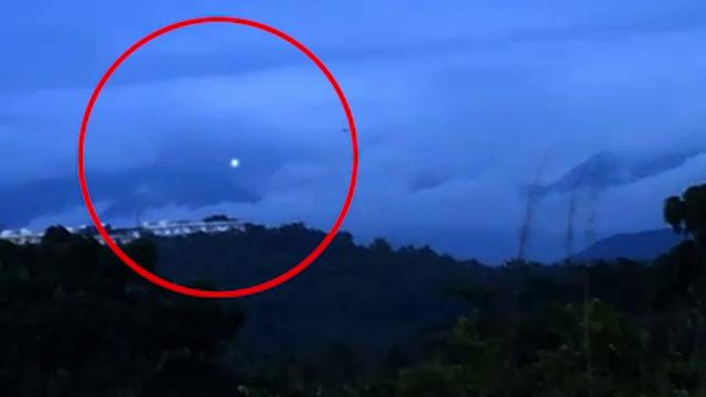 Mysterious UFO Caught on Camera | Mysterious UFO Crash Site Video | Real UFO, Alien Videos