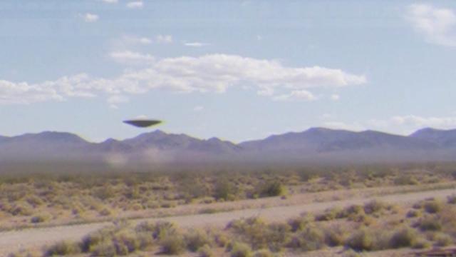 Mysterious UFO filmed in the desert of AREA 51 !!!